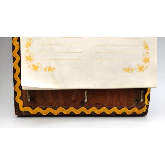 Calico Girl Vintage Wood Wall Plaque Key Holder Memo Pad 1983 WA - Picture 7 of 11